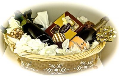 https://b422320.smushcdn.com/422320/wp-content/uploads/2014/12/Champagne-Gift-Basket.jpg?lossy=1&strip=1&webp=1